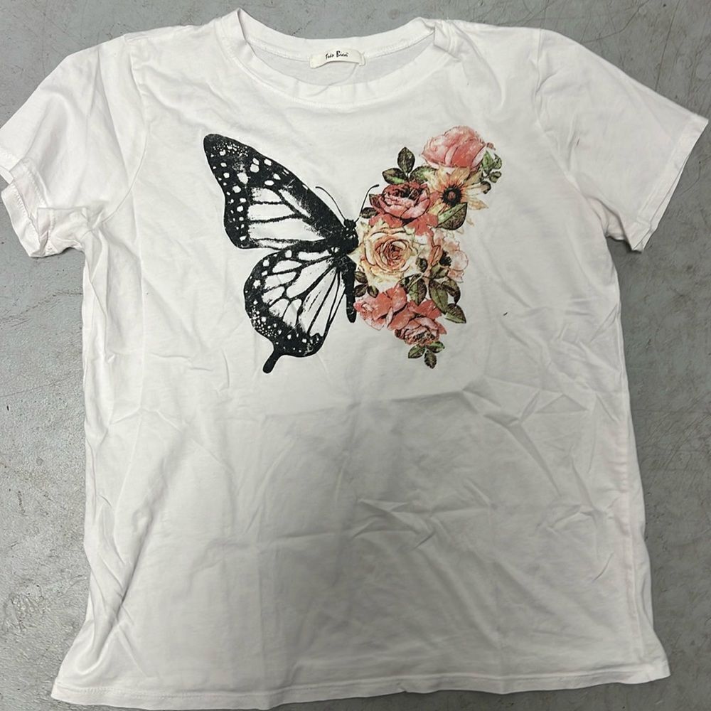 Tres Bien White Floral Butterfly T Shirt - Size Medium - Like New
